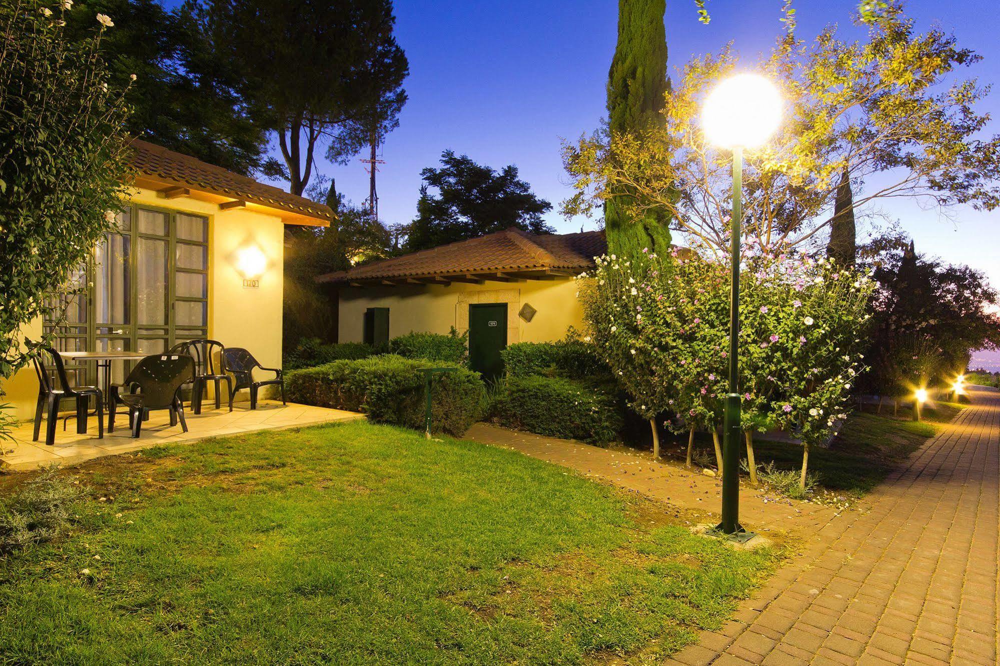 Shoresh Green Hills Family Suites Hotel Exterior foto